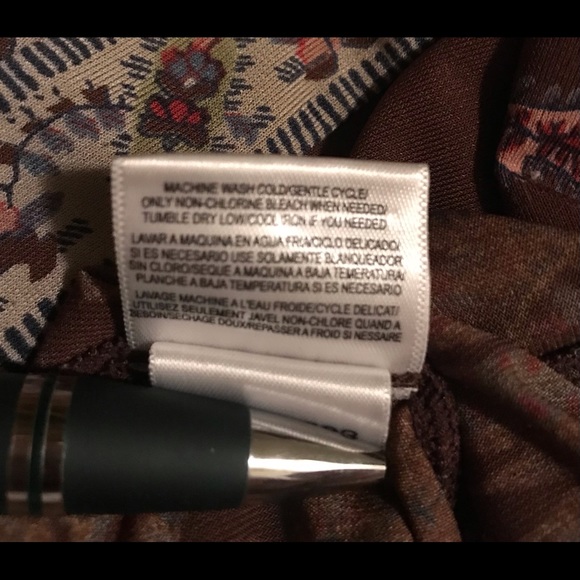 BCBG Vintage Brown Halter Top w/ Key Hole Opening Pretty Paisley Print - Picture 9 of 10